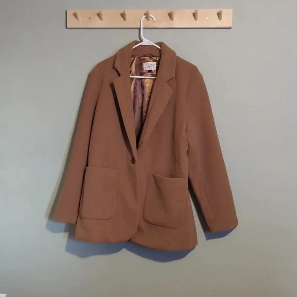 Universal Thread Size L Brown Jacket